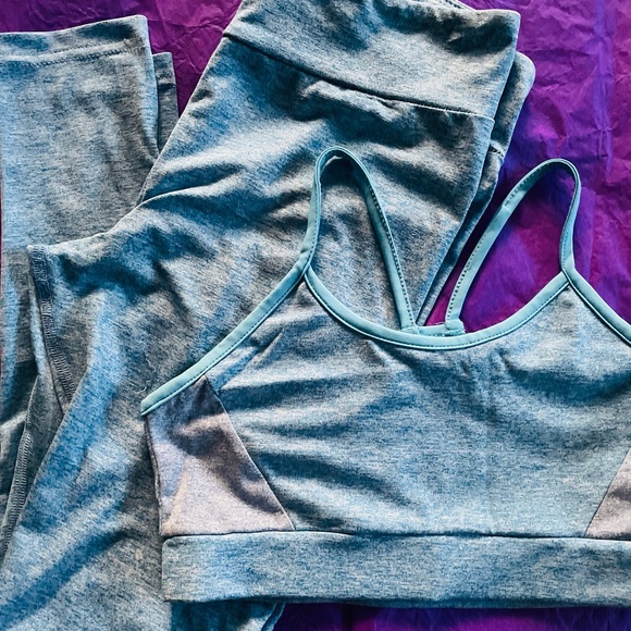 matching sky blue top and leggings 💪🏻 - Picture 4 of 6